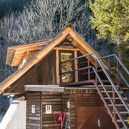 & Glamping Ex Cvet Gora 3* زغورنجي جيزرسكو