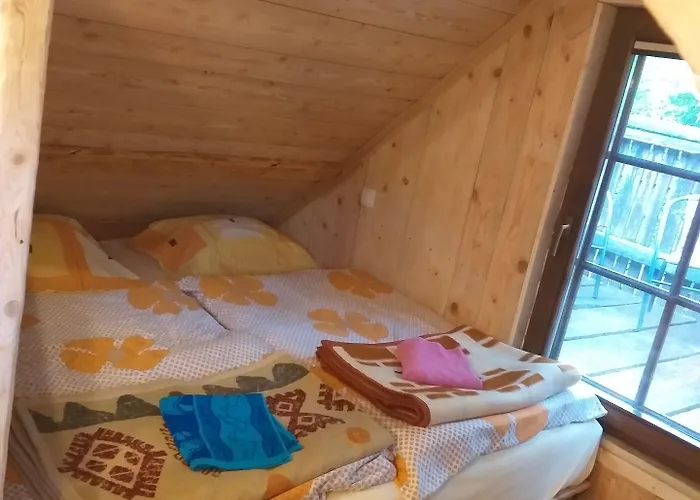 & Glamping Ex Cvet Gora 住宿加早餐酒店