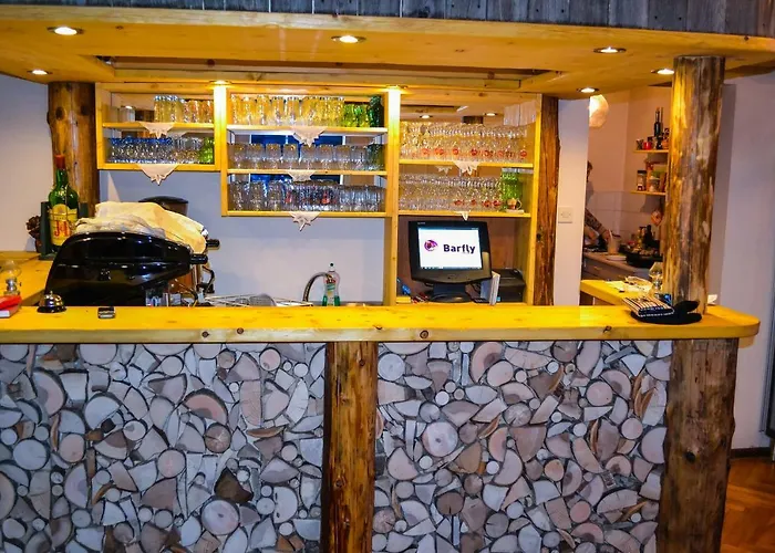 & Glamping Ex Cvet Gora 住宿加早餐酒店 3*