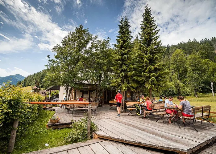 & Glamping Ex Cvet Gora 住宿加早餐酒店 3*