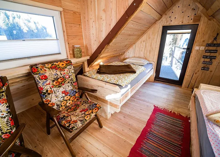 & Glamping Ex Cvet Gora 住宿加早餐酒店 泽高杰斯科